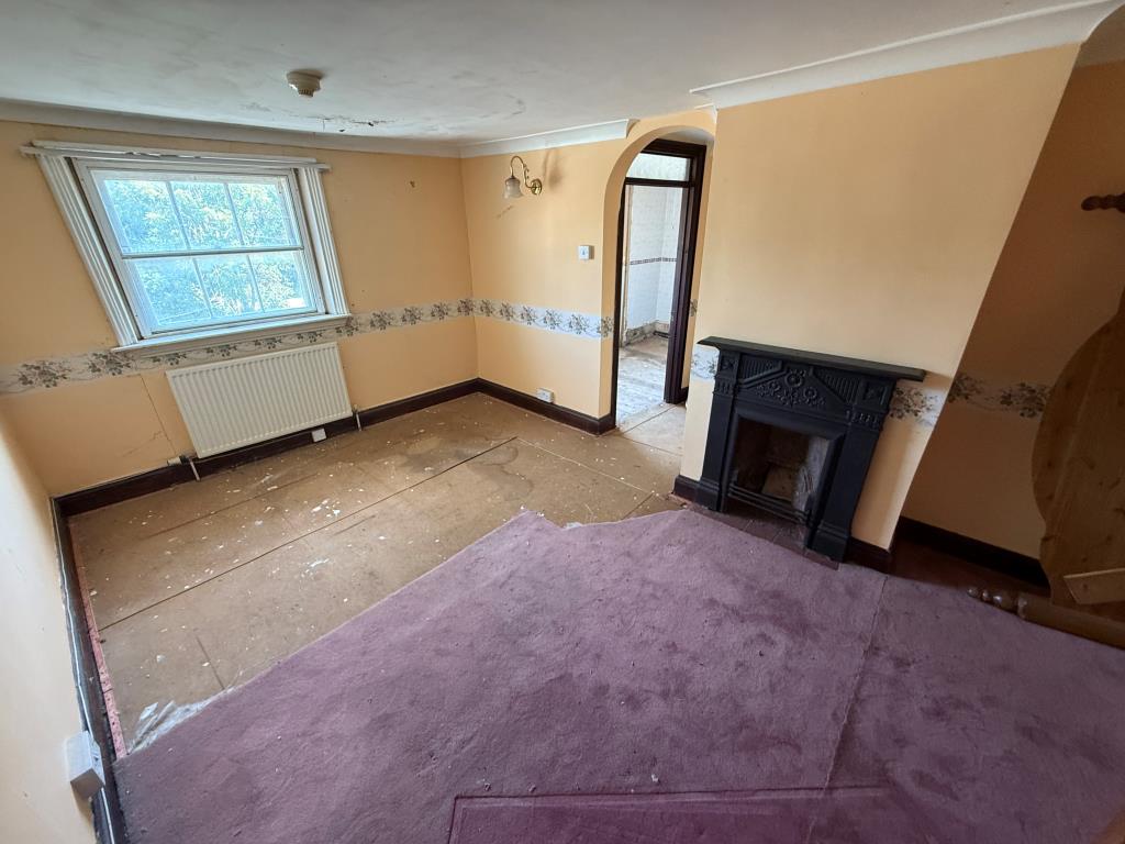 Lot: 84 - FORMER PUB WITH SEVEN LETTING ROOMS WITH POTENTIAL - Bedroom four